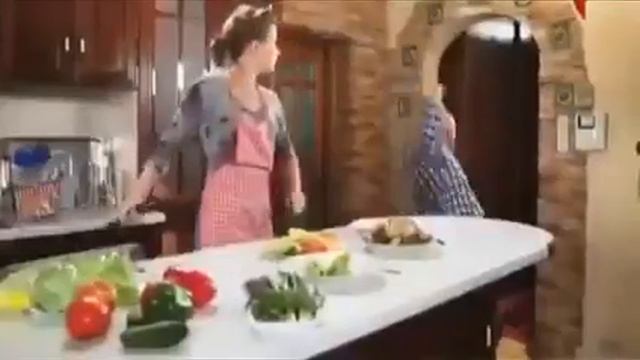 Муж вернулся домой и спросил жену, кто в доме хозяин, хозяин в доме где хочет там и лежит, Smile)