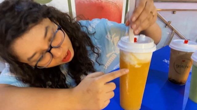 CHATIME vs GOTCHA | Who serves the BEST BOBA TEA?? смотреть онлайн