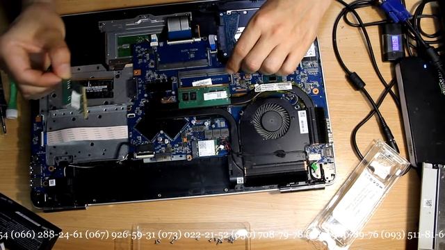 HP Pavilion 17t-AB208JR, добавляем память смотреть онлайн