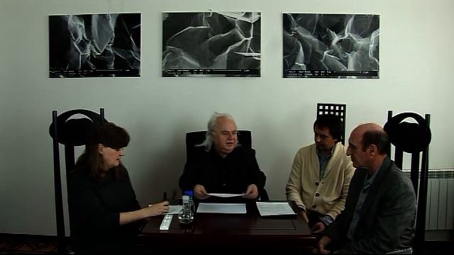 Виктор Петрик проводит демонстрацию производства графенов Американским ученым