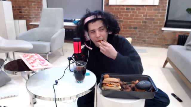 ЖОЖО УСТРОИЛ ХАРДКОРНЫЙ АСМР С НОВЫМ МИКРОФОНОМ смотреть онлайн