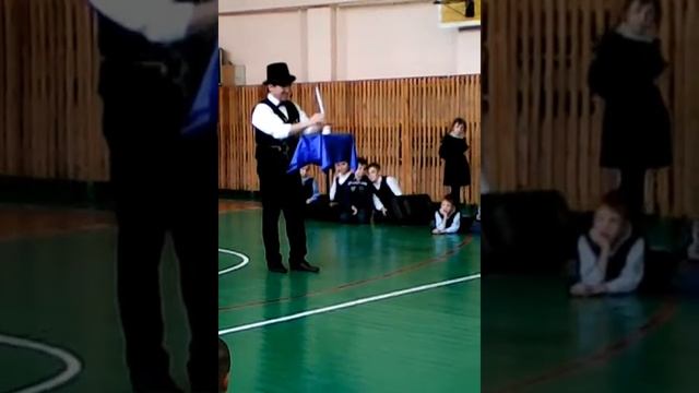 Летающий стол смотреть онлайн