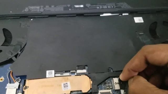 How to change/replace Battery of Alienware m15 R3, R2 смотреть онлайн