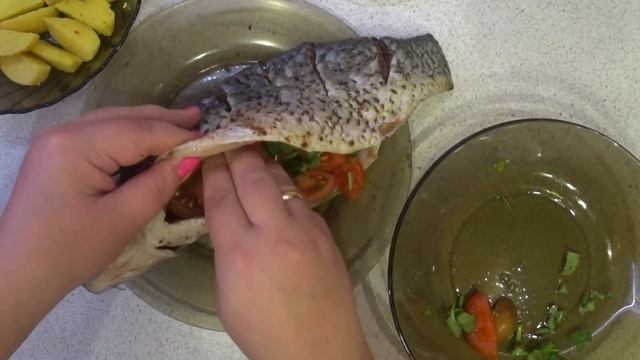 ? Карп фаршированный овощами/ Готовим карпа в духовке смотреть онлайн