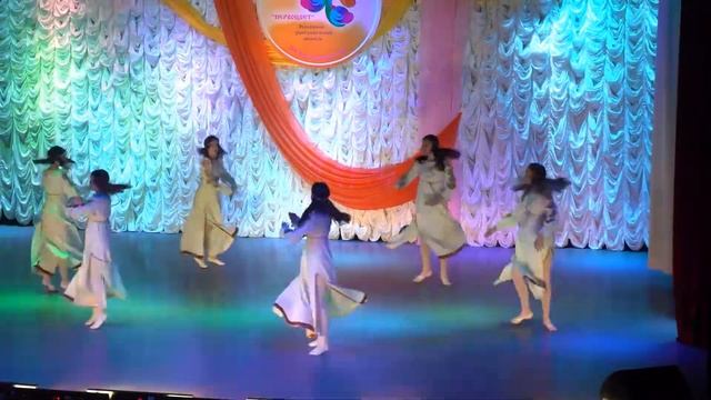 Образцовый хореографический ансамбль "Первоцвет". "Любовь моя Россия" смотреть онлайн