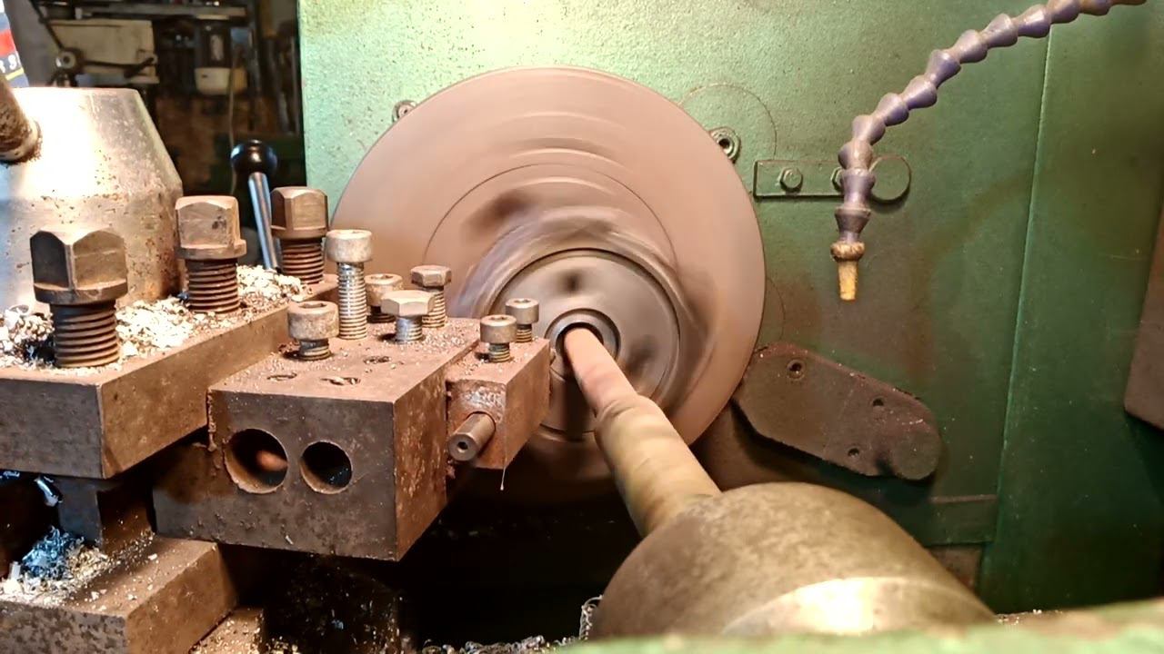 как закрепить деталь МТЗ ГУР в токарный станок смотреть онлайн