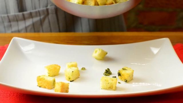 КЛАСС!!! Сухарики с ТИМЬЯНОМ и ЧЕСНОКОМ Крутоны ароматизированные снэки Готовить просто с Люсьеной смотреть онлайн