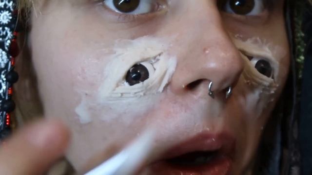 ГРИМ ИЗ ВАЗЕЛИНА И КРАХМАЛА )необычный макияж на хеллуин или вечеринку смотреть онлайн
