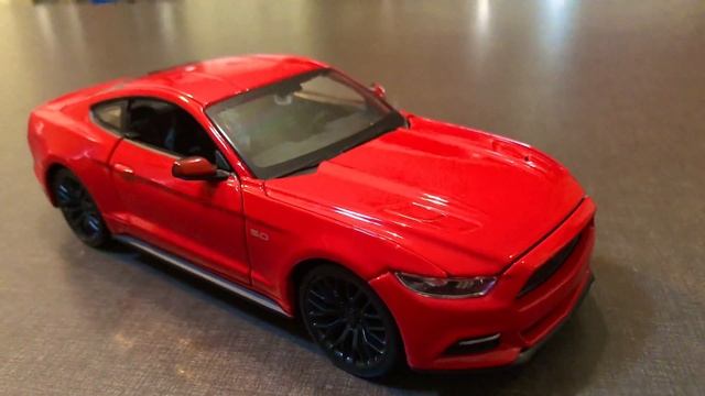 2015 Ford Mustang 1/24 scale model. смотреть онлайн