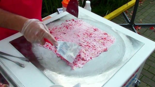 Удивительная Уличная Еда. Ролл Мороженое. Тайское Мороженое. Жареное Мороженое смотреть онлайн