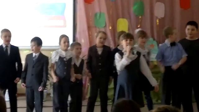 Солистка Суйдумова Дина песенка про папу смотреть онлайн