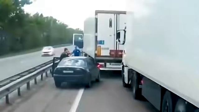 Дальнобойщики наказали хама смотреть онлайн