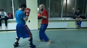 Жесткие руки+сильный лоукик. Комбинация для спорта.