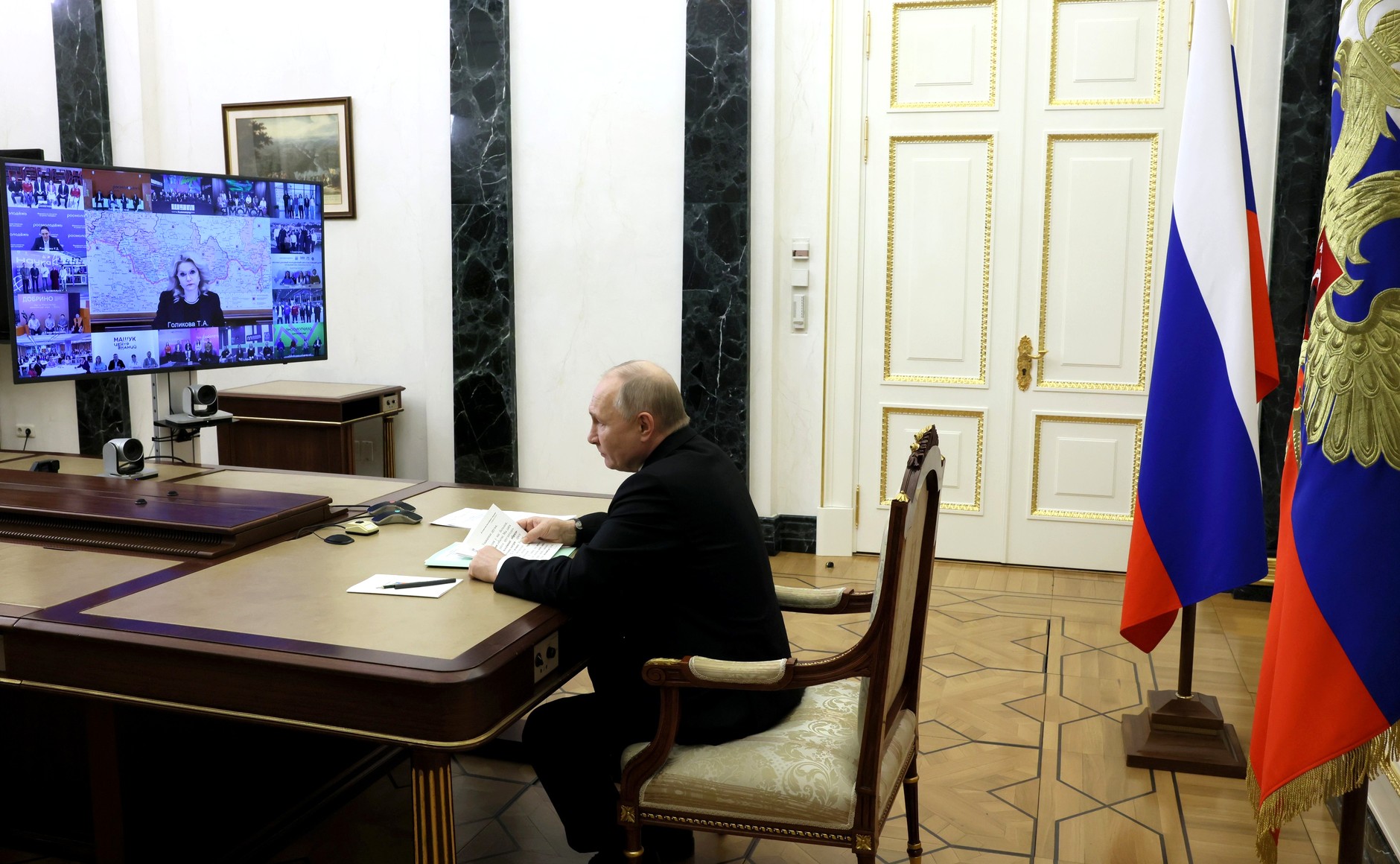 Владимир Путин принял участие в церемонии открытия новых молодежных центров в различных регионах смотреть онлайн