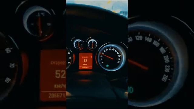 Опель Астра с движком 1.4 норм в стоке едет на свои 140 сил, тем более в кузове универсал!!! смотреть онлайн