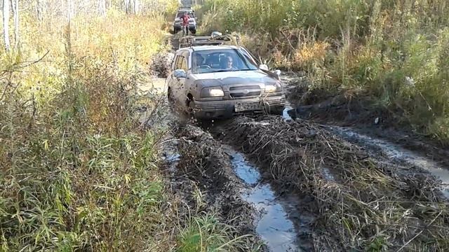 avtogarajh Suzuki Escudo застрял в луже. Хабаровск смотреть онлайн
