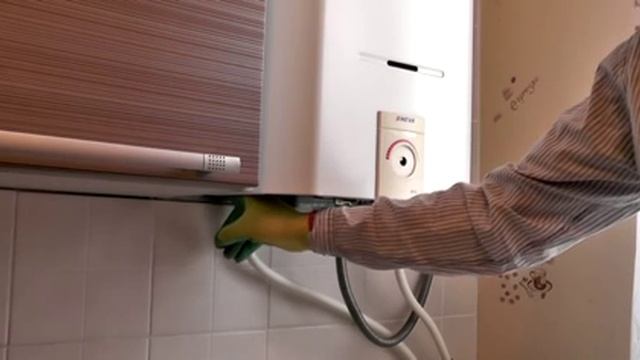 Что делать, если тухнет/ не работает/ глохнет газовая колонка Neva 4513 смотреть онлайн