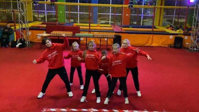 24.12.2021, группа 10-14 лет, New Year Party (UnExFeel) смотреть онлайн