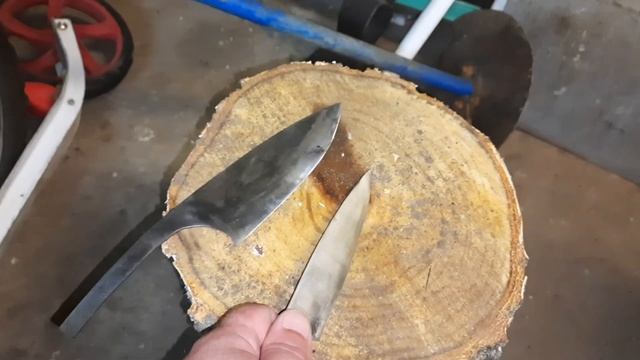 Нож из пилы и скалки.