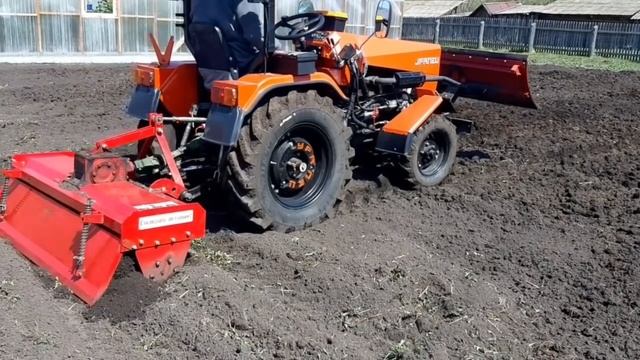 Сгоняли на доставку саженцев. Весенняя обработка клубники. 9 мая. смотреть онлайн