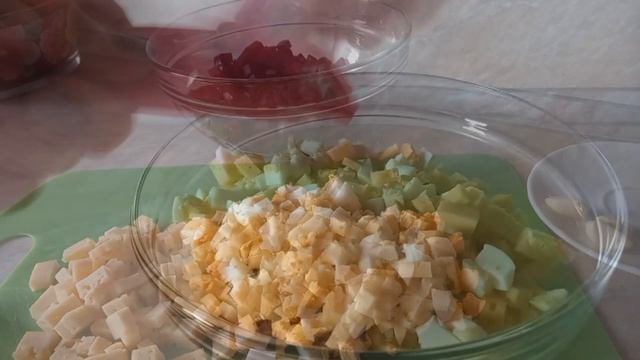 Что нового приготовить из свеклы? Готовлю свекольный салат с сыром и яйцами под майонезом смотреть онлайн