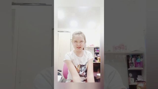 ребят...? пока я монтировала видео у меня упал телефон и он треснул смотреть онлайн