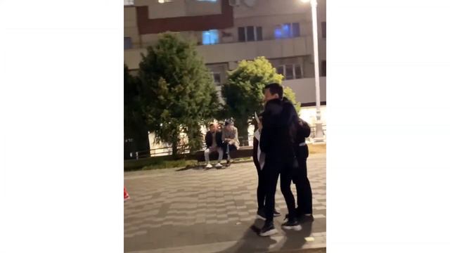 Hug challenge Обнял прохожих Обнимашки смотреть онлайн