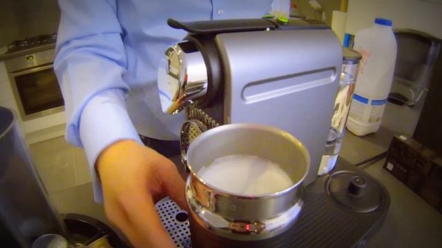 Krups Nespresso Citiz and Milk Coffee Machine XN710140 review смотреть онлайн