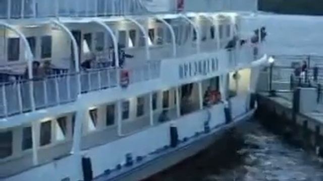 Столкновение с причалом пассажирского судна смотреть онлайн