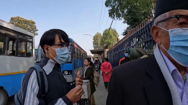 HARDWORKING SHOE CLEANER Gets Large Tip ??