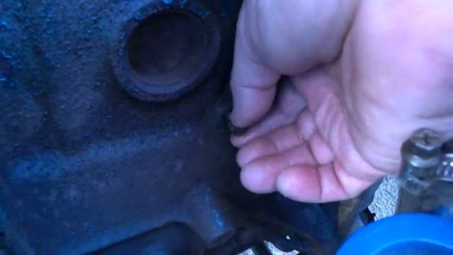 заливаю тосол в новый радиатор.