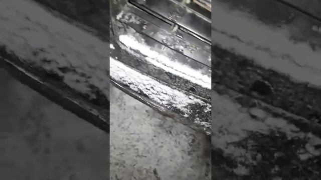 Как открыть капот на Логане если тросик оторвался от замка.. смотреть онлайн