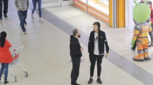 А вы не видели тут такого? На вас похож... Пранк