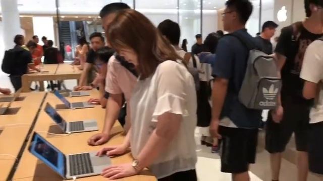 Apple Store at Xinyi Place - Taipei, Taiwan смотреть онлайн