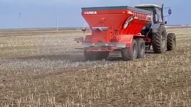 UNIA RCW 10000 - распределитель минеральных удобрений + МТЗ 1221 смотреть онлайн