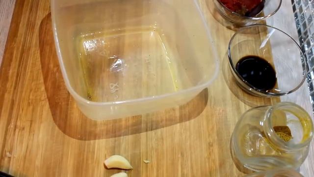 Курочка в пряном томатном соусе: рецепт от Foodman.club смотреть онлайн