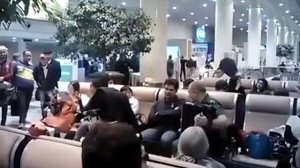 Гениальный певец гениален и в аэропорту.  Юрий Сорокин. Вдоль по улице... РУСЬ МАТУШКА !!!