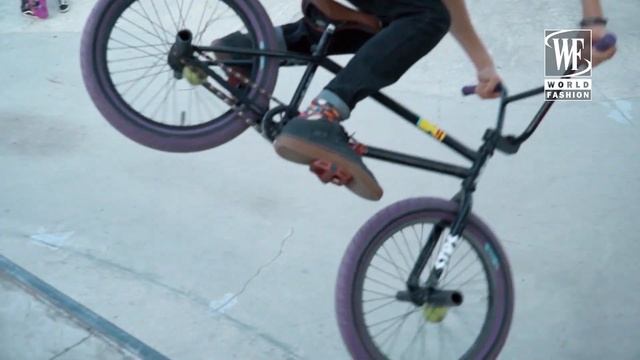 Модный Шопинг на Двоих: Спортивный Шик смотреть онлайн