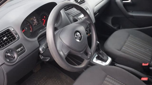 Volkswagen Polo серебристый смотреть онлайн