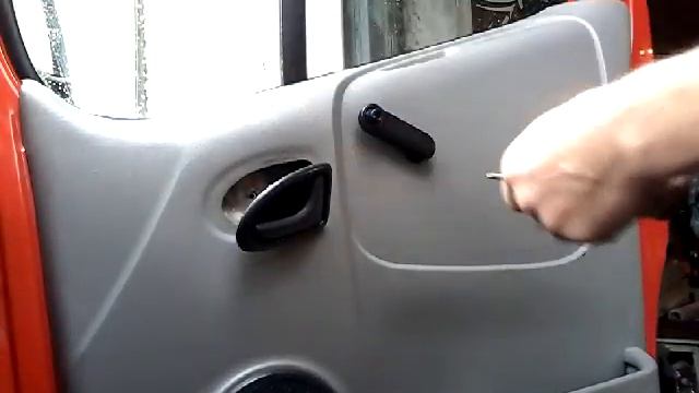 Как снять обшивку карту передней двери NISSAN PRIMASTAR,OPEL VIVARO demontaz boczka drzwi przod смотреть онлайн