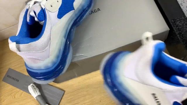 Balenciaga Triple S White Blue смотреть онлайн