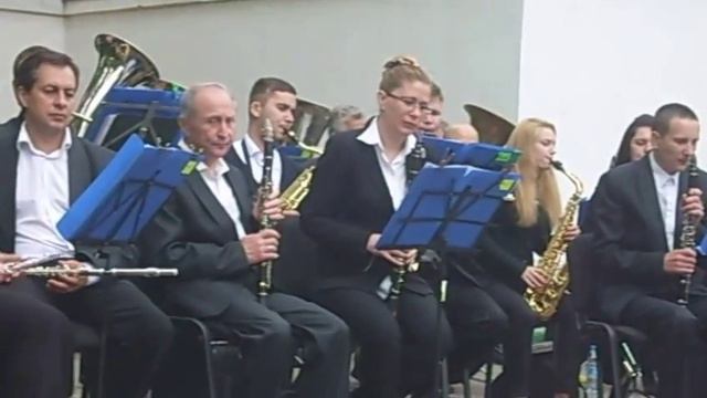 В парке играет городской оркестр - 4 смотреть онлайн