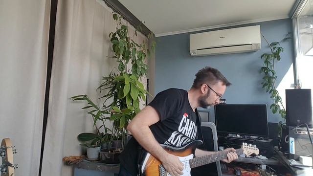 Squier by fender stratocaster HSS sunburst смотреть онлайн