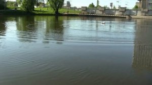 Радиоуправляемый аэроглиссер испытания на воде / Аэролодка на радиоуправлении .