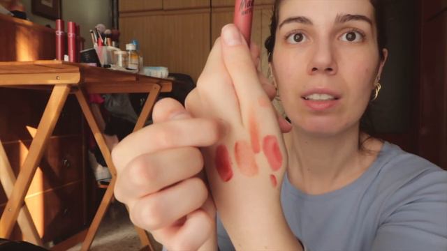 Decluttering Old Makeup & Packing for a 1-Month Trip | Travel-Friendly Hacks 🏷️🧖♀️ смотреть онлайн