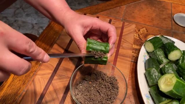 Сабельные огурцы / Пошаговый рецепт вкусных хрустящих огурчиков! смотреть онлайн