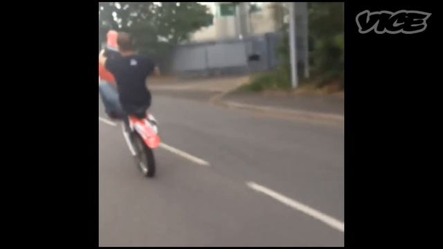 The Moped Gangs of London: UK Bikelife смотреть онлайн