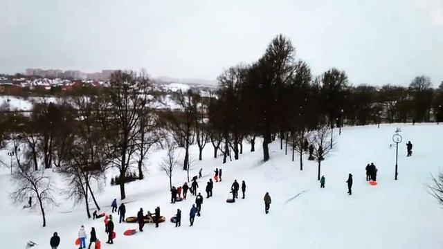 Церковь Знамения в Дубровицах. Самая большая снежная горка в Подмосковье смотреть онлайн