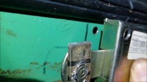 Ставим замок задней двери с уаз буханка на заднюю крышку луаз
