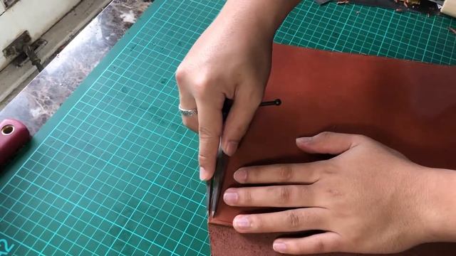 Yatra Craft (Indonesia Leather Craft) - Making a macbook 13" leather sleeve | FREE PDF PATTERN смотреть онлайн